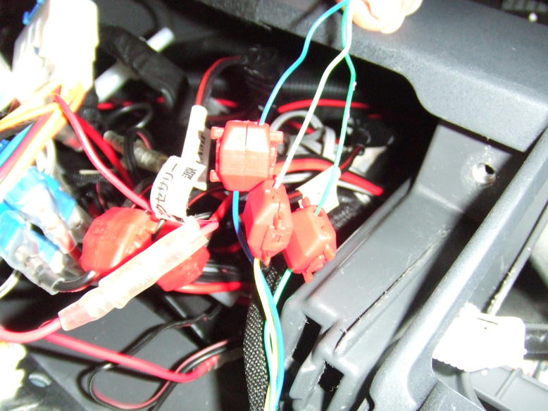 �X�e�A�����O�X�C�b�`�R�l�N�^�[�Ɍ���